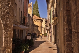 una calle en el pueblo