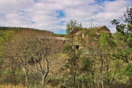 el monasterio desde el otro lado del puente