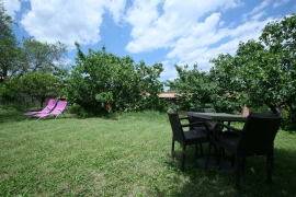 Sit in the garden
